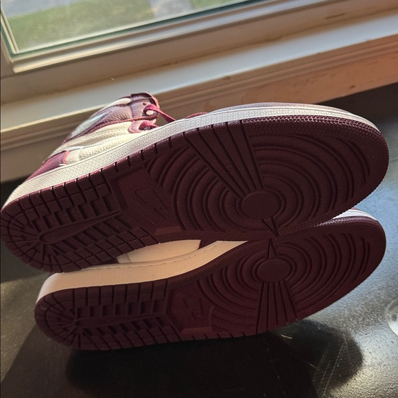 Authentic Air Jordan 1 Retro High OG Sneakers Size 13 - Picture 2 of 3